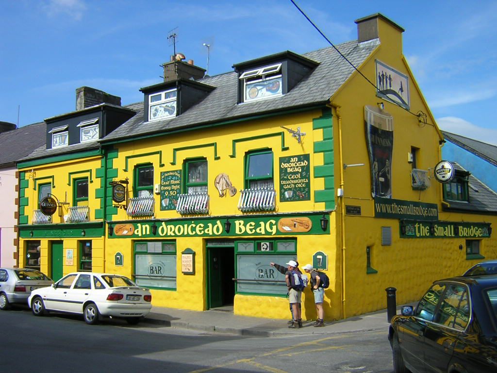 yellow_irish_pub